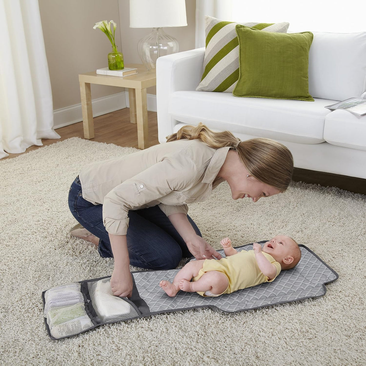Pack and Play Playard with Portable Changing Station Y945