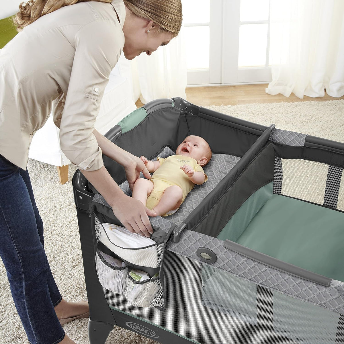 Pack and Play Playard with Portable Changing Station Y945